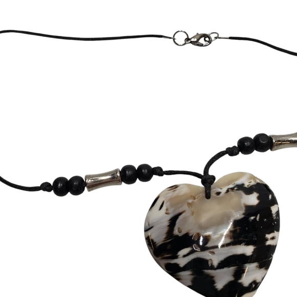 Black White Tan Shell Heart Pendant Rope Necklace - Picture 1 of 14